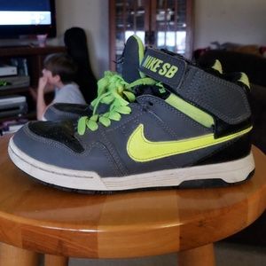 Nike boys size 1.5